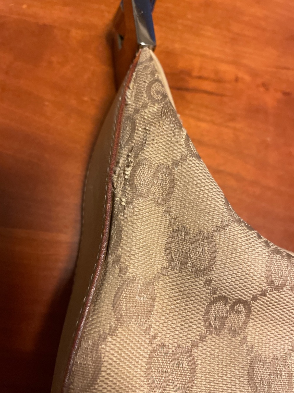 Gucci Shoulder Bag - Picture 7 of 15